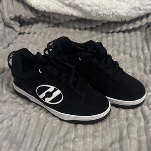 Heelys Black and White Boy’s Sneaker / Roller Skate Combo Size 4Y